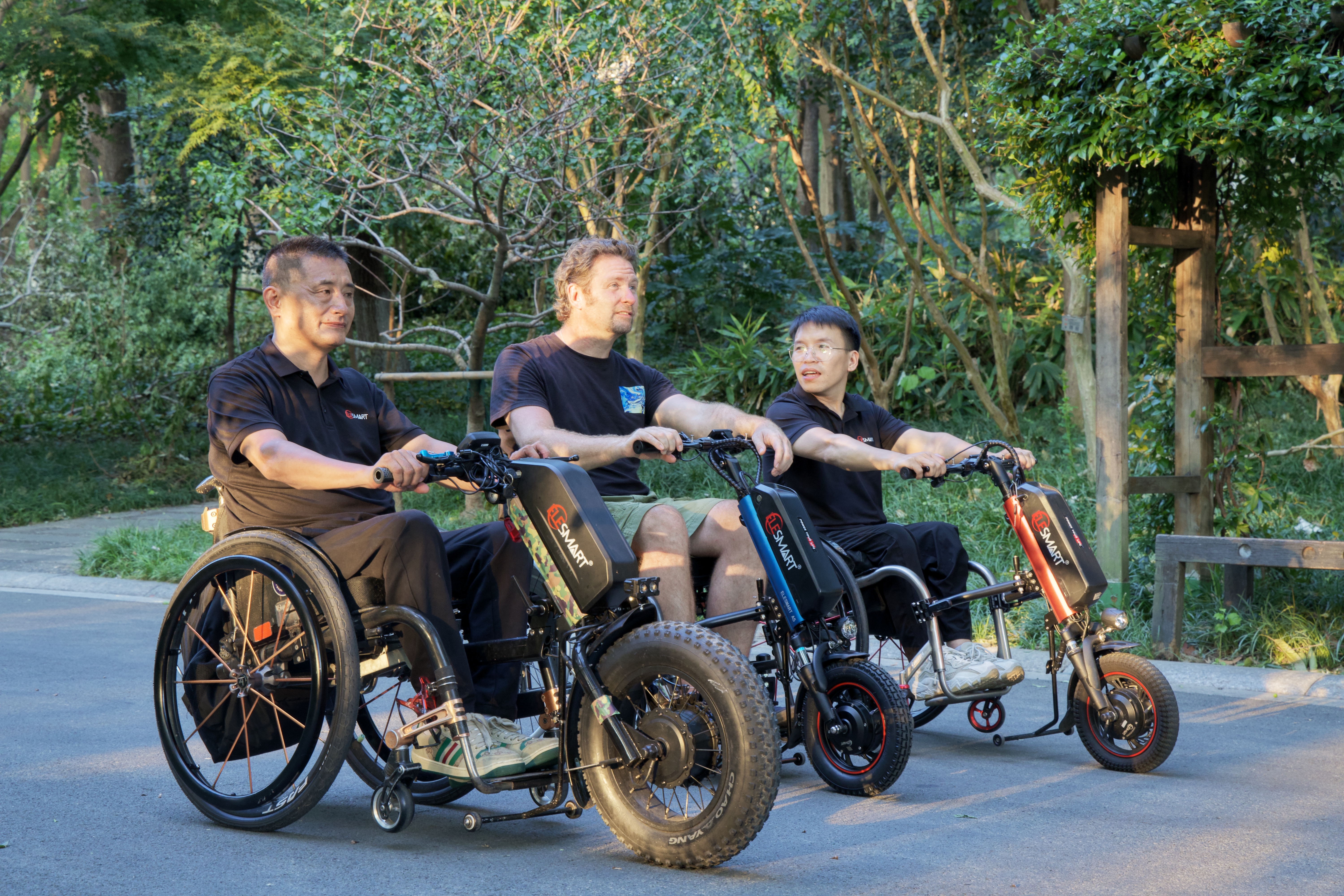 モビリティの再定義: 車椅子用電動アタッチメントの Elesmart ガイド